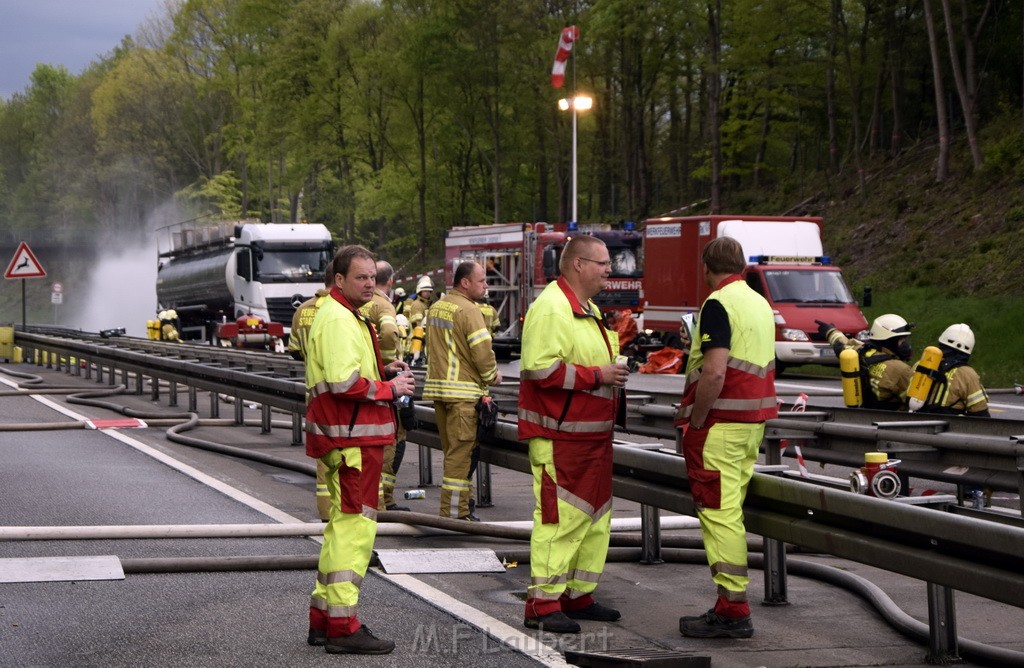 VU Gefahrgut LKW umgestuerzt A 4 Rich Koeln Hoehe AS Gummersbach P121.JPG - Miklos Laubert